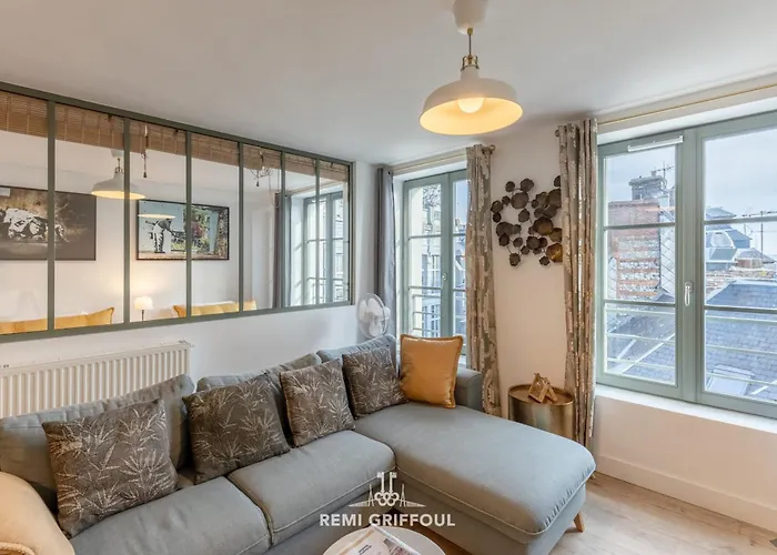 Magical Rooftop Views Historic Center 2 Guests Honfleur